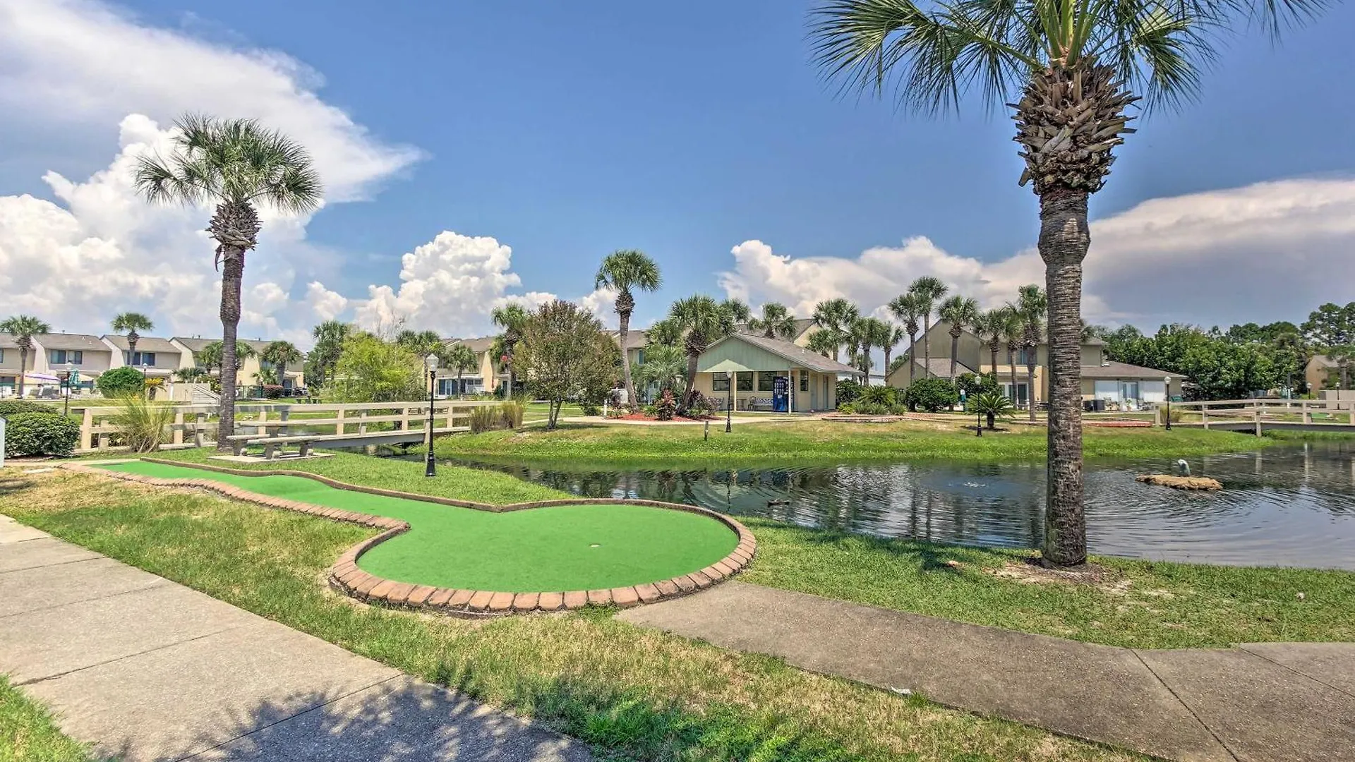 Semesterbostad Evolve Pcb Resort Gem With Pool Walk To Beach!